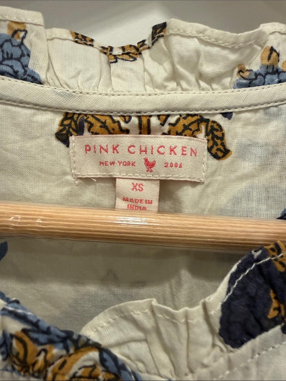 Pink Chicken Cream Floral Button-Front Sleeveless Blouse - Picture 2 of 8